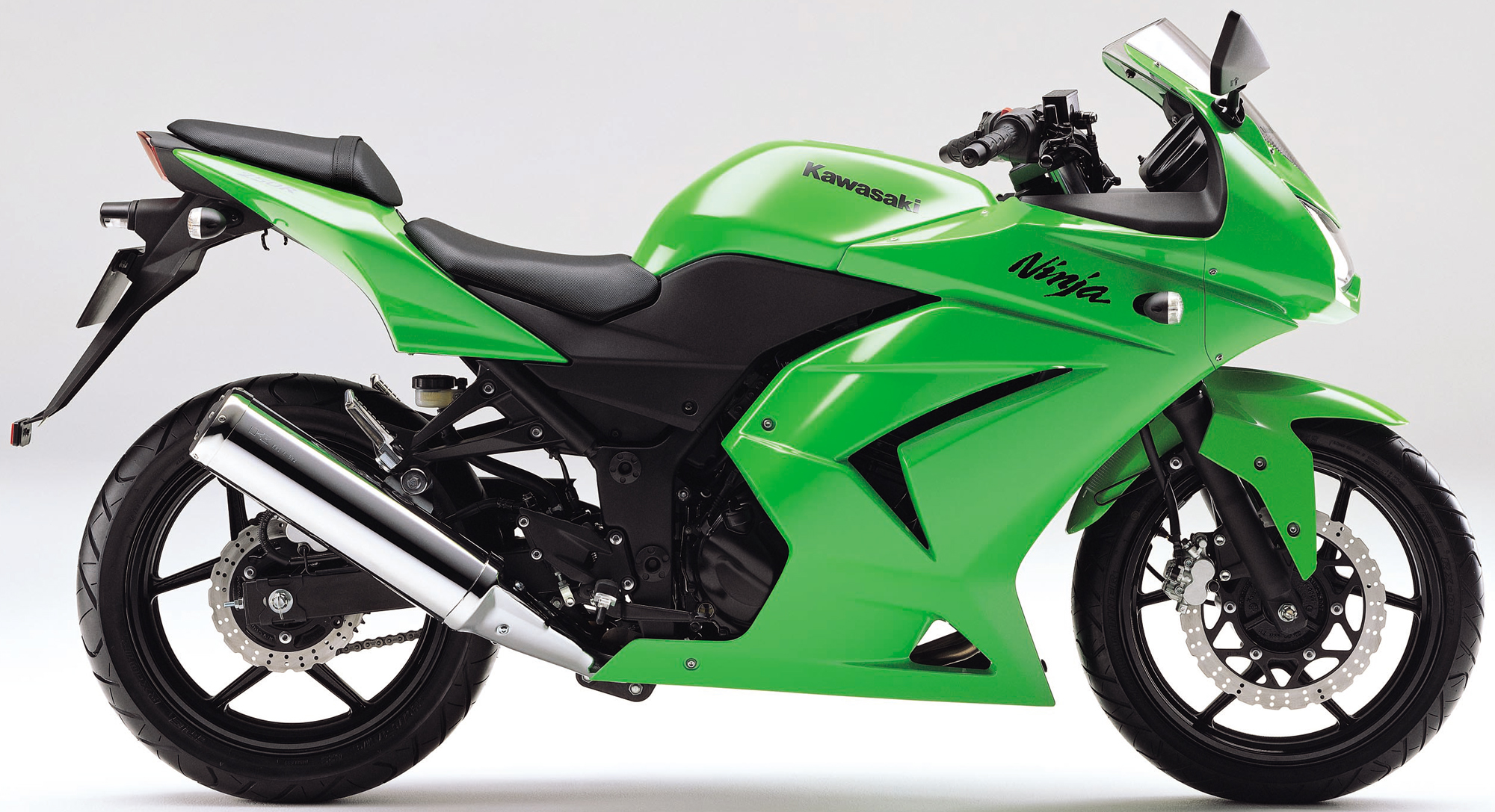 元祖250ccフルカウルスポーツ Ninja250r 全年式の全カラーが大集合 バイクニュース タンデムスタイル
