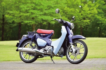 HONDA スーパーカブC125 ：ゴージャスな装備満載！2人乗りできるのは日本仕様だけのオリジナル - 車両インプレ・解説 - タンデムスタイル