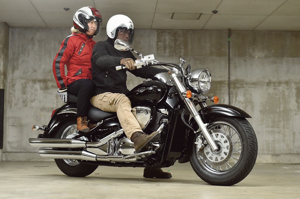 Suzuki イントルーダークラシック400 バイク足つき アーカイブ タンデムスタイル