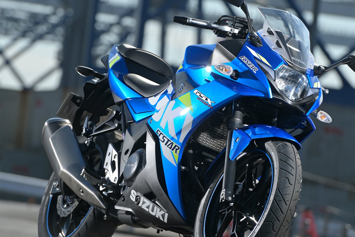 SUZUKI GSX250R ABS ：スポーティなスタイルとは裏腹なライダーフレンドリーさが魅力 - バイク車両インプレ・解説 - タンデムスタイル