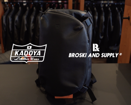 KADOYA×BROSKI AND SUPPLYコラボ｜脊椎プロテクターを装着可能な防水レザーバックパック発売！