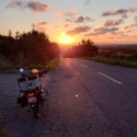 天に続く道の夕日（北海道斜里町）