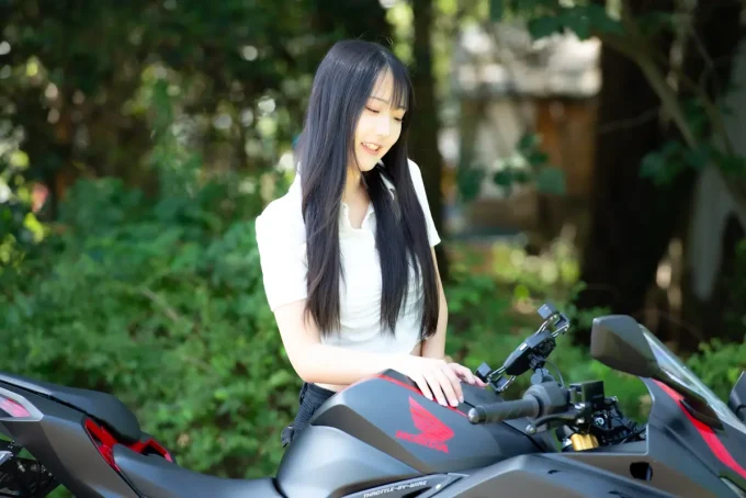 CBR250RRに乗る女子高生ライダーが『CBR400R』に乗った感想「最高です。欲しくなりました」