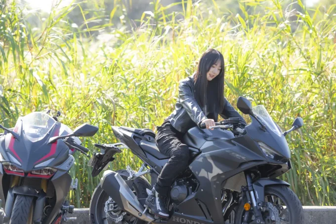 CBR250RRに乗る女子高生ライダーが『CBR400R』に乗った感想「最高です。欲しくなりました」