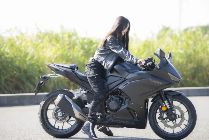 CBR250RRに乗る女子高生ライダーが『CBR400R』に乗った感想「最高です。欲しくなりました」